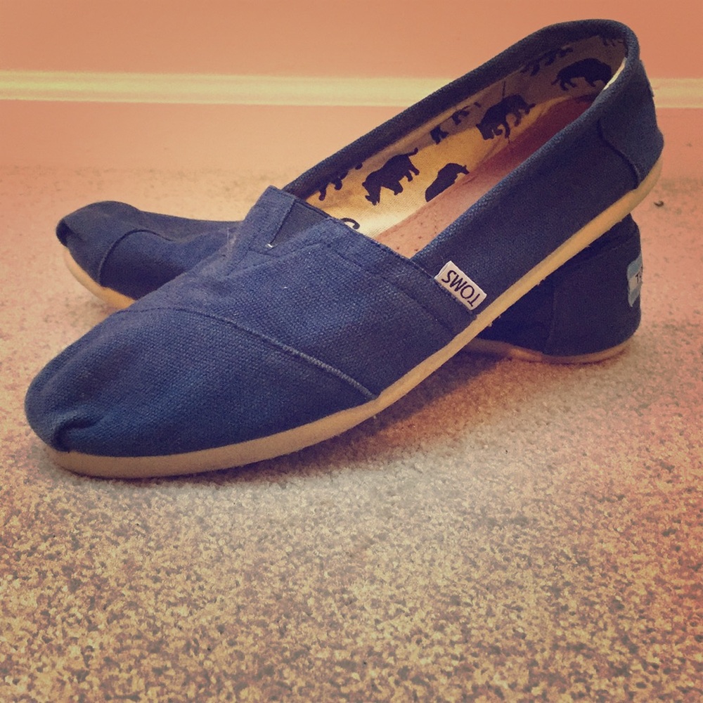 Navy Toms